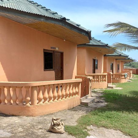 Comfort Beach Resort Biriwa Luaran gambar