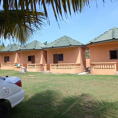 Comfort Beach Resort Biriwa Luaran gambar