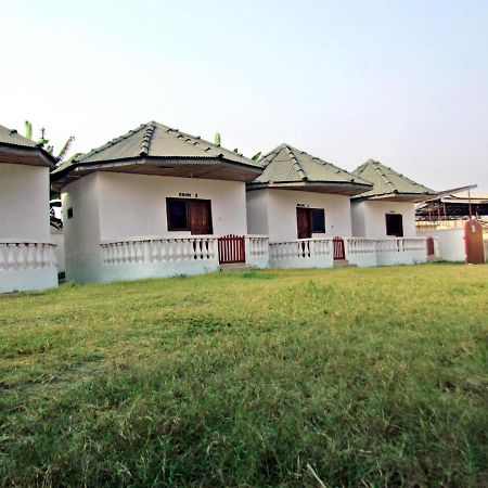 Comfort Beach Resort Biriwa Luaran gambar