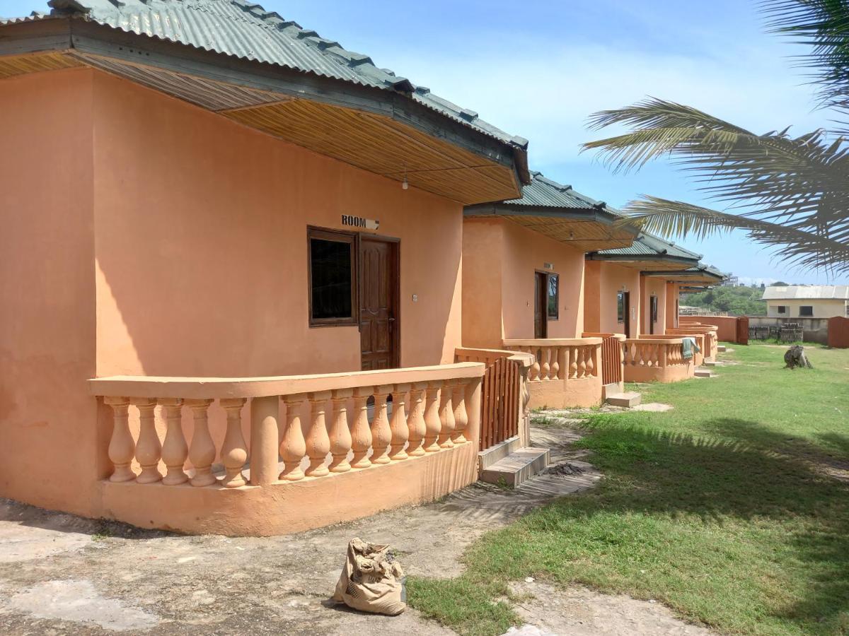Comfort Beach Resort Biriwa Luaran gambar