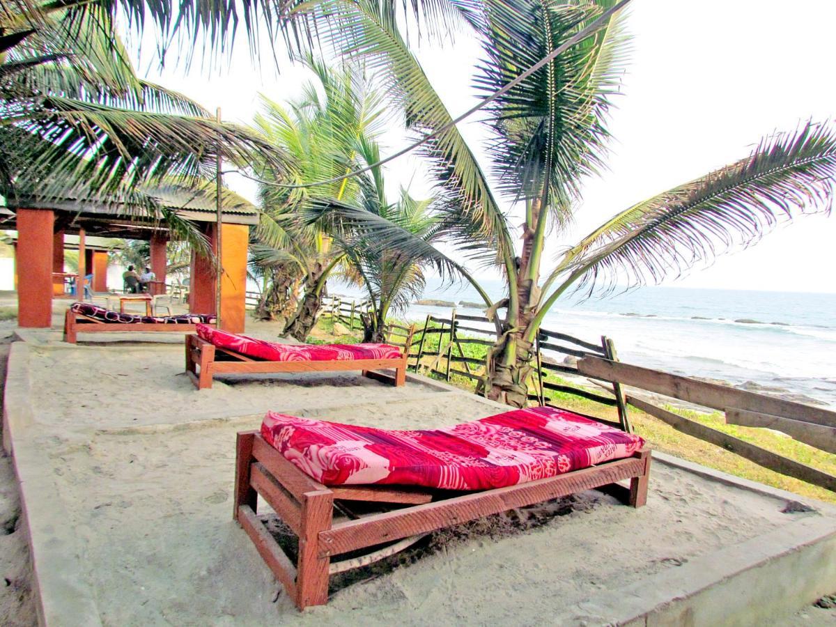 Comfort Beach Resort Biriwa Luaran gambar